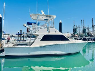 35' Cabo 2003 Yacht For Sale